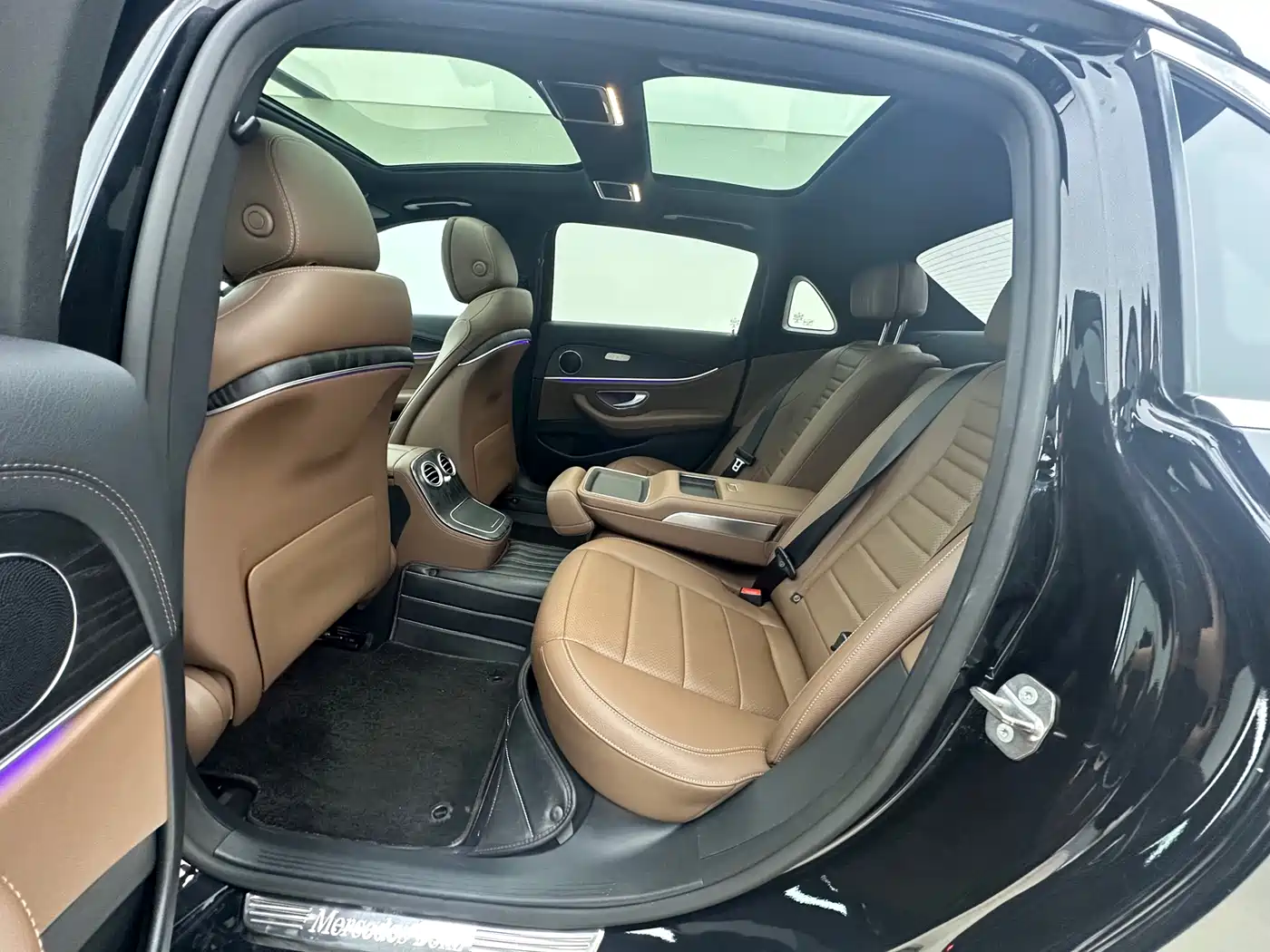 Mercedes-Benz E-Class New Energy 2022 E 350 e L Plug-in Hybrid Sedan фото 15
