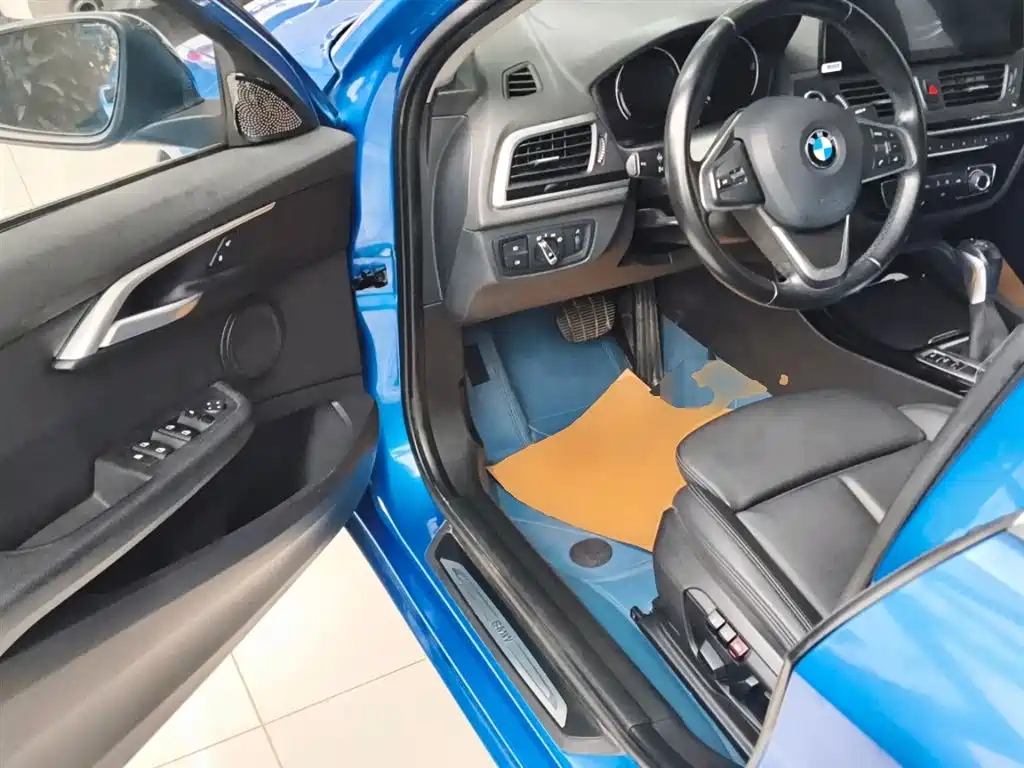 BMW 1 Series 2018 118i Sport Edition фото 16
