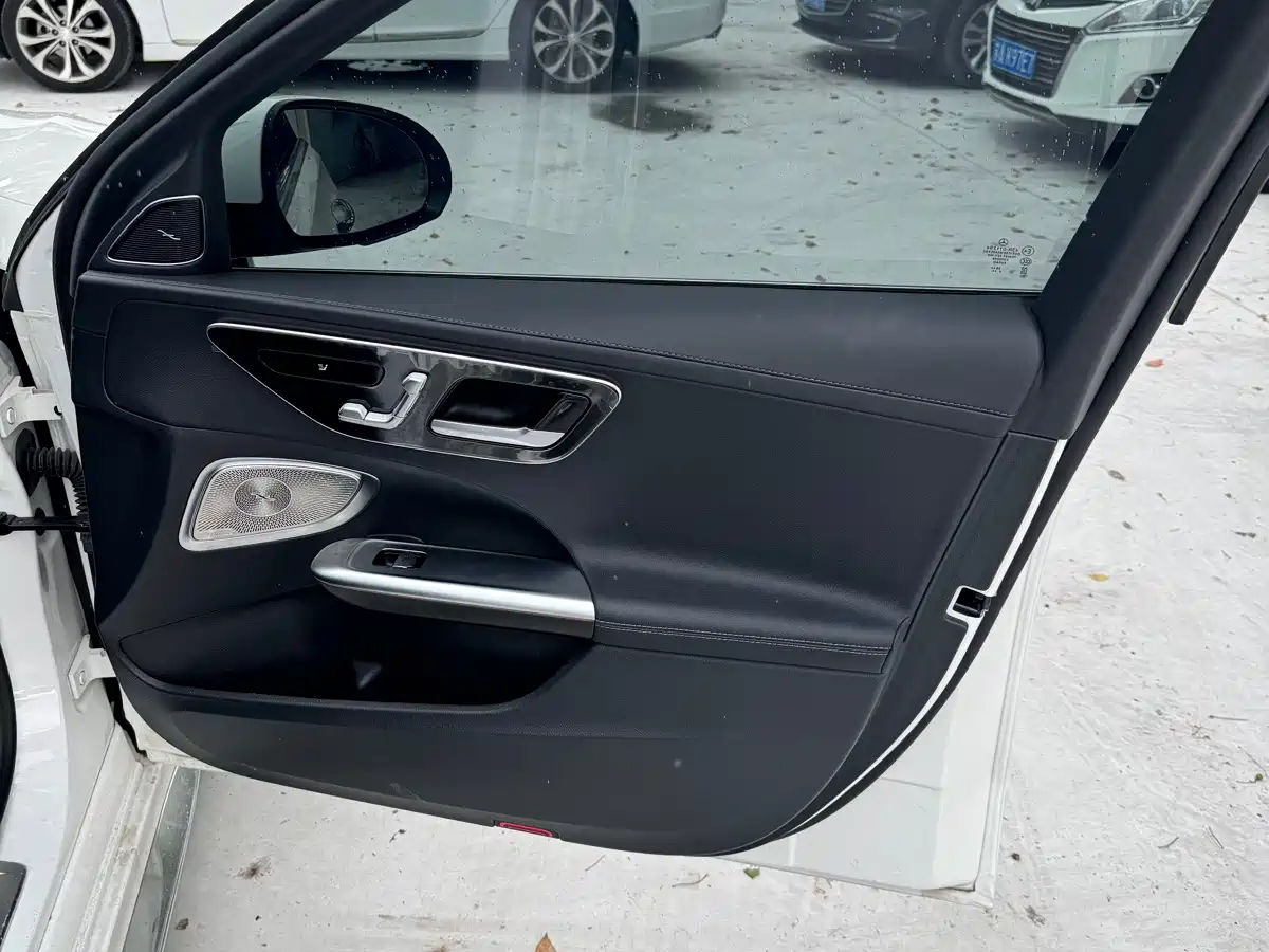 Mercedes-Benz C-Class 2025 2026 C 260 L 4MATIC Sport