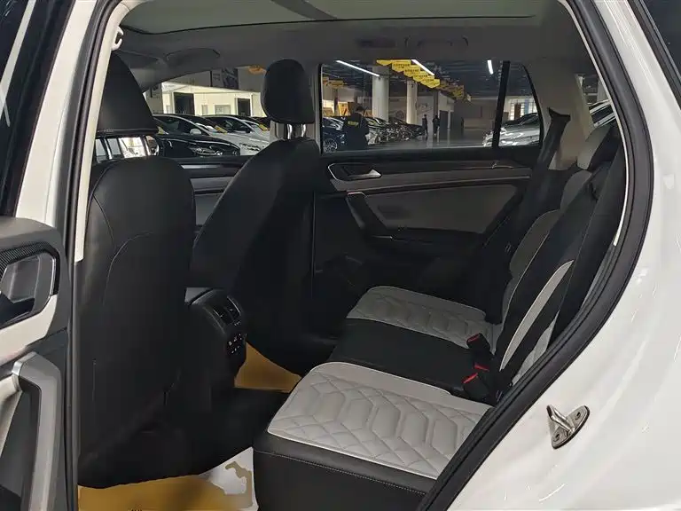 Volkswagen Tayron 2023 330TSI 2WD Luxury Plus Advanced Edition фото 17
