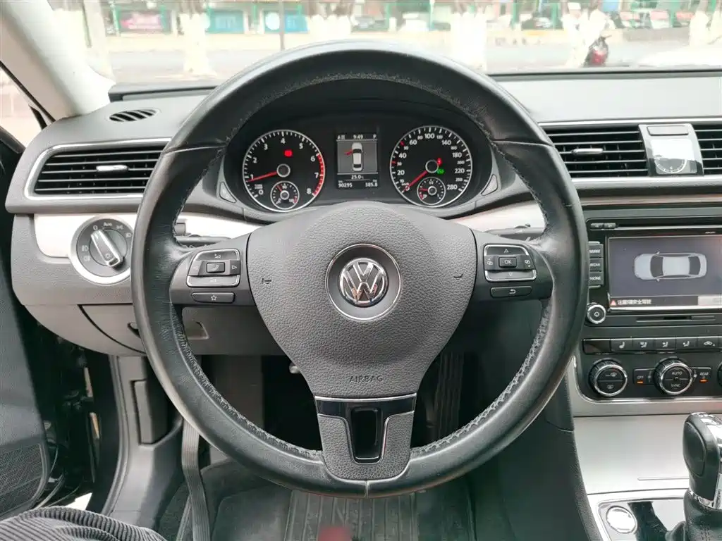 Volkswagen Passat 2014 1.8TSI DSG Executive Navigation Edition фото 11