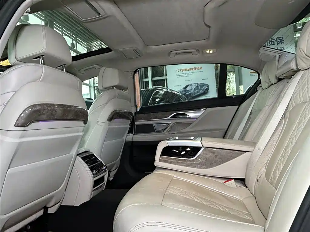 BMW 7 Series 2021 Model 740Li Leading Luxury Package фото 14