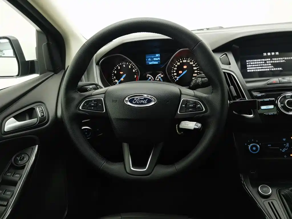 Фото 11 - Ford Focus