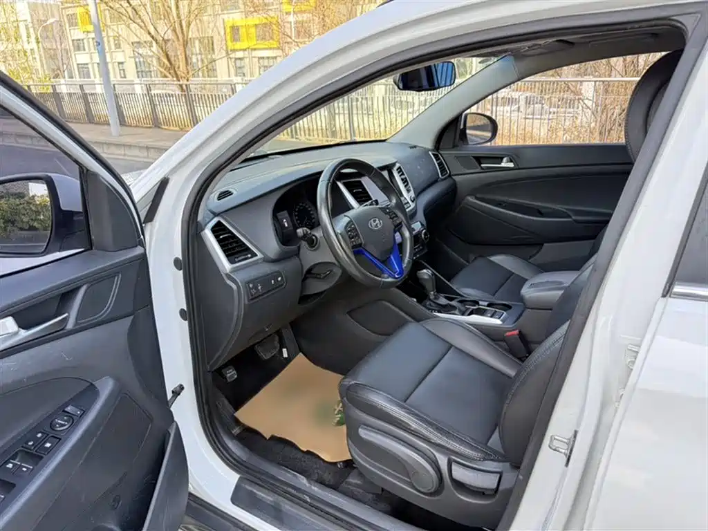 Hyundai Tucson 2015 1.6T Dual Clutch 2WD Smart фото 12