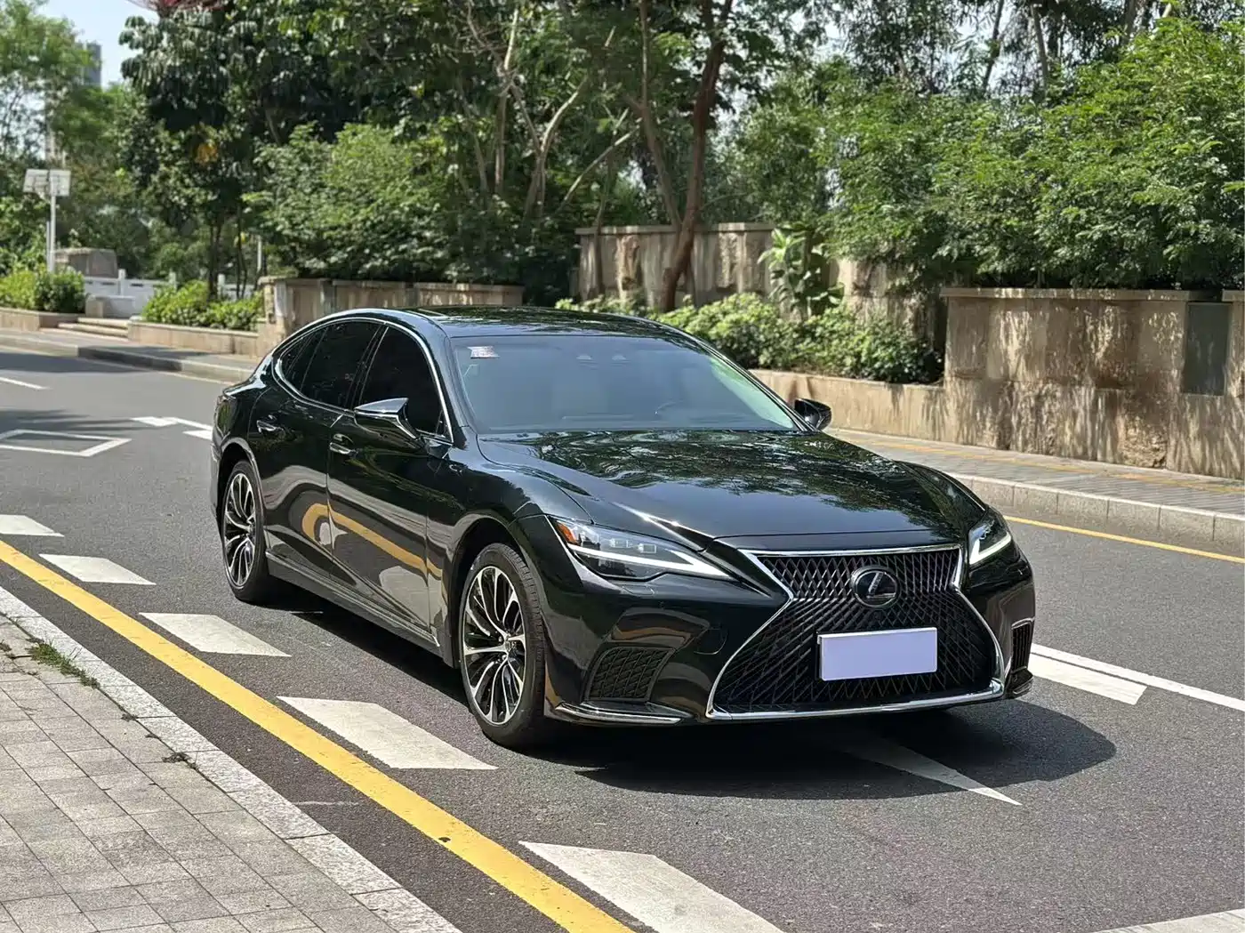 Lexus LS 2021 500h Executive Edition фото 4