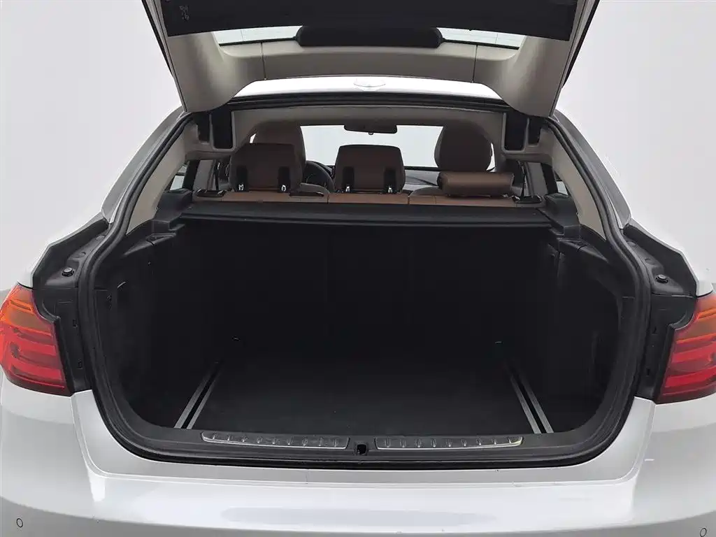 BMW 3 Series GT 2016 320i Design Package фото 16