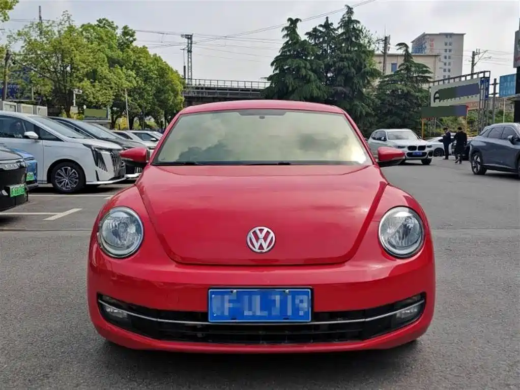 Volkswagen Beetle 2016 Model 180TSI Club Edition фото 2