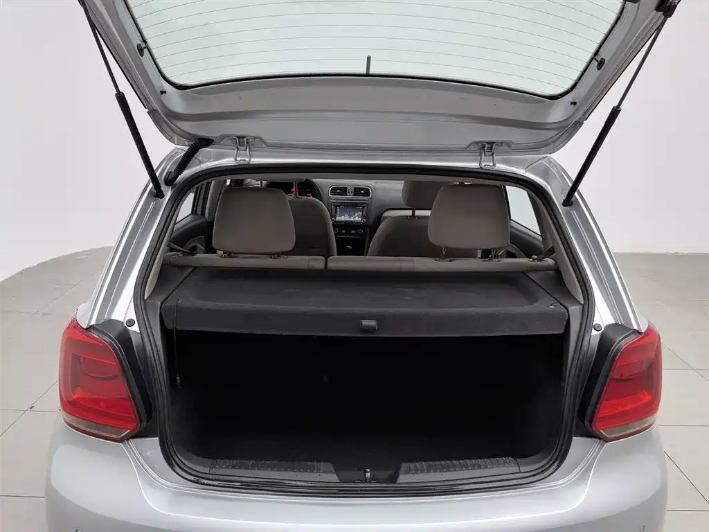 Volkswagen Polo 2013 1.6L Automatic Comfort Edition фото 16