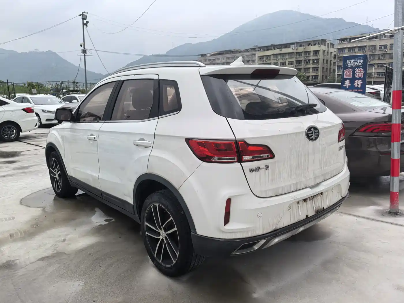 Besturn X40 2018 2017 1.6L Automatic Luxury