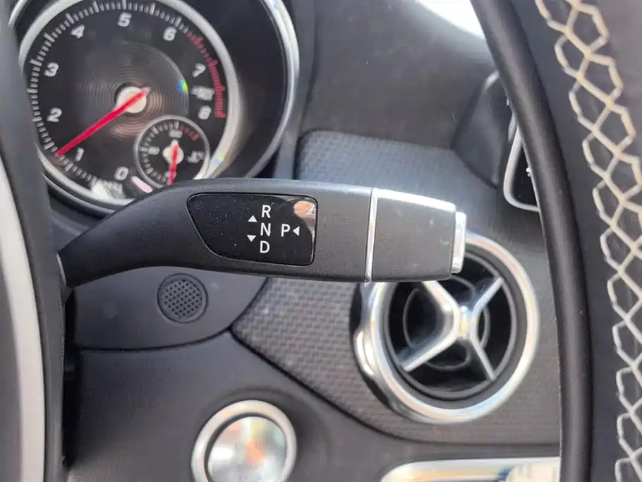 Mercedes-Benz GLA 2017 GLA 200 Dynamic фото 16