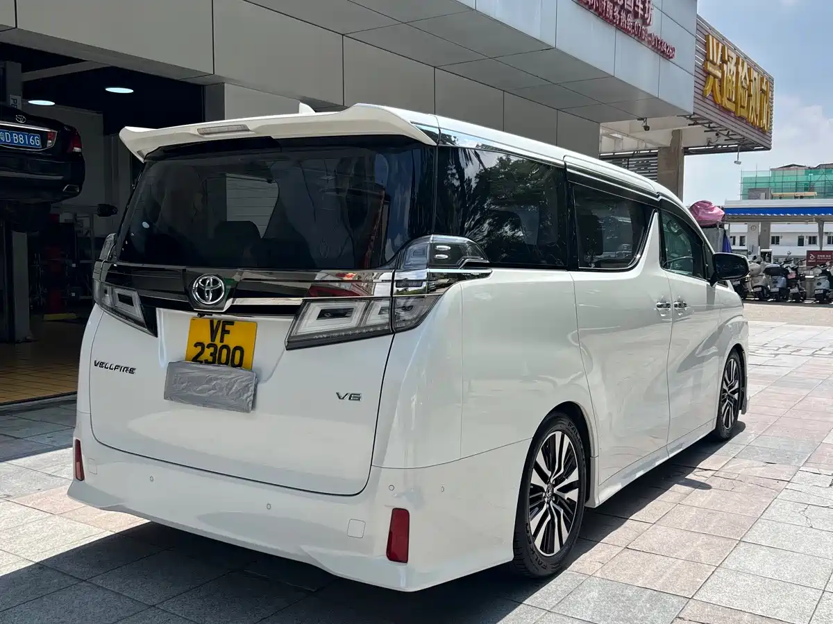Toyota Vellfire фото 6
