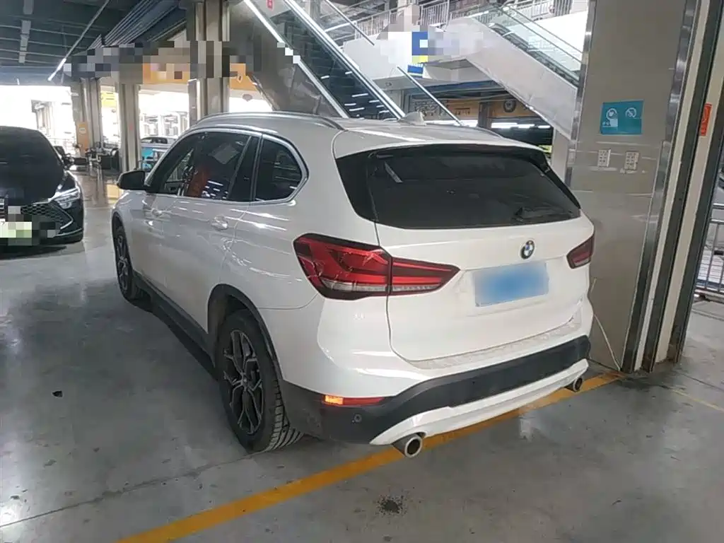 BMW X1 2021 sDrive25Li Leading фото 5
