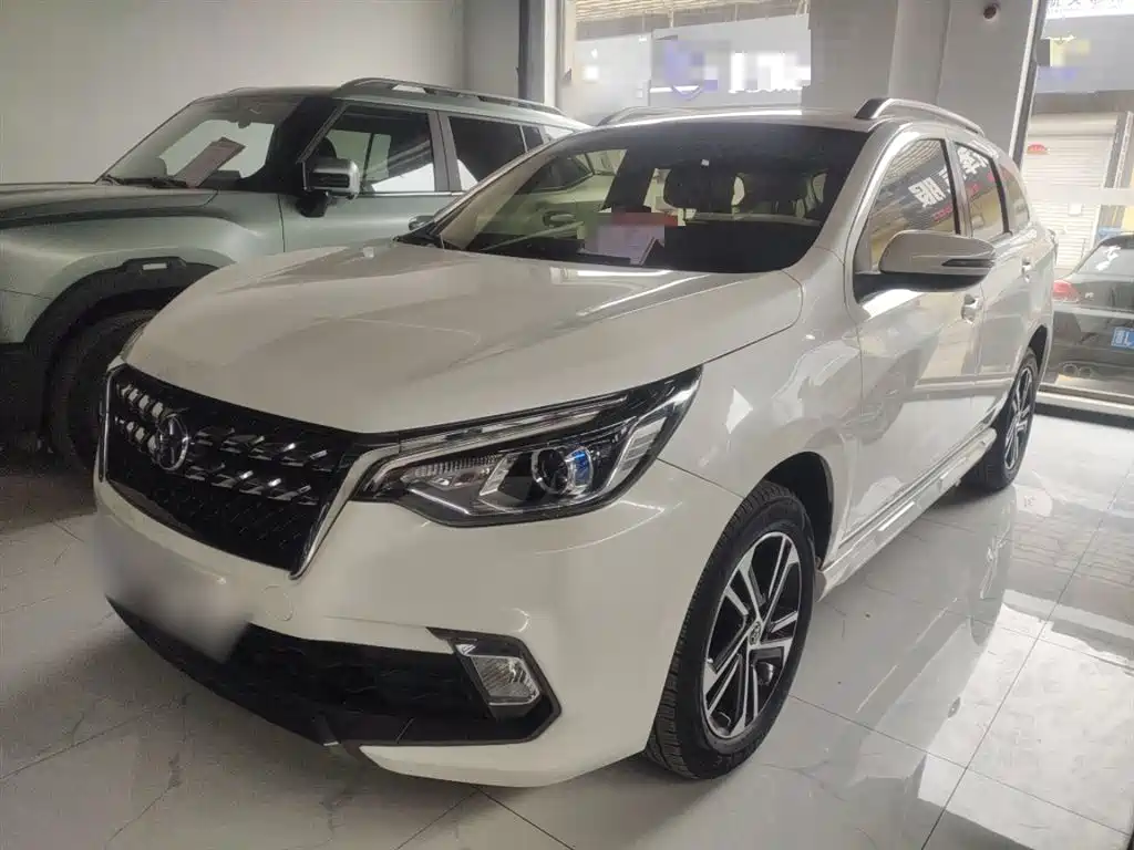 2019 Venucia T70