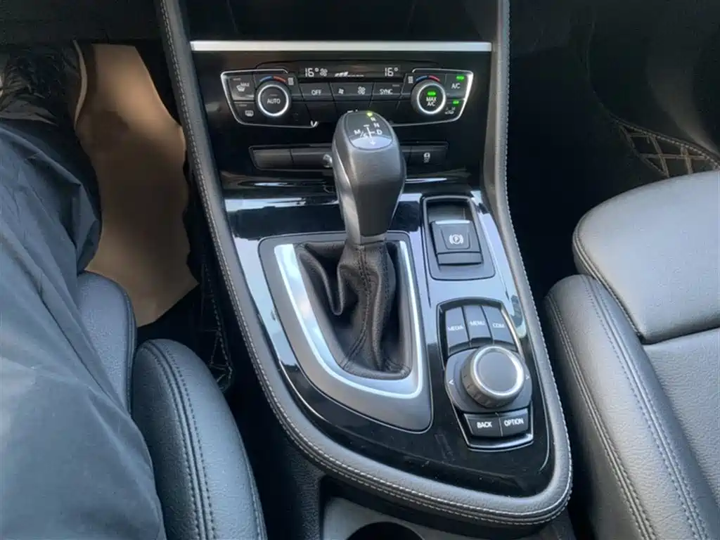 BMW 2 Series Touring 2018 218i M Sport Package фото 17