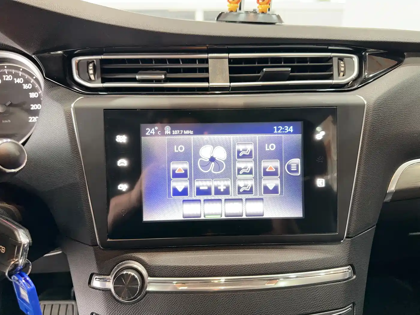 Peugeot 408 2015 Model 1.2T Automatic Luxury Edition фото 11