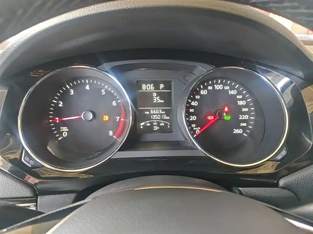 Volkswagen Sagitar 2015 1.6L Automatic Comfort фото 12