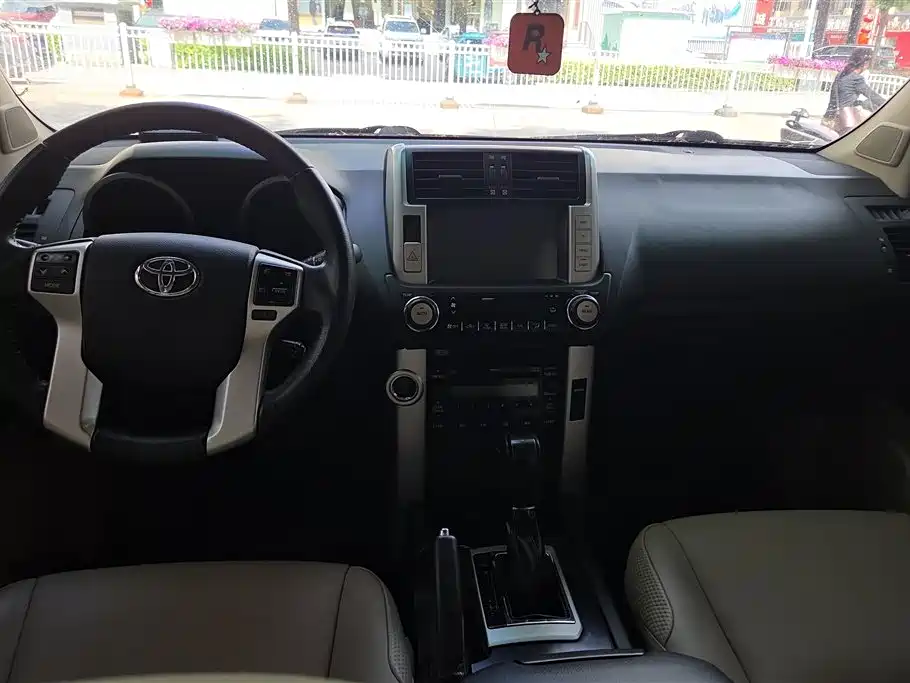 Toyota Prado 2010 4.0L Automatic TX-L фото 12