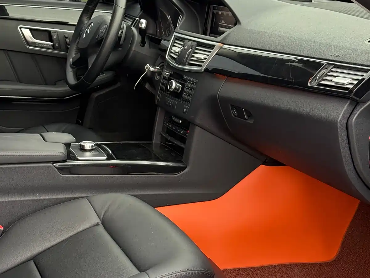 Mercedes-Benz E-Class 2013 Model E 260 L CGI Fashion фото 11