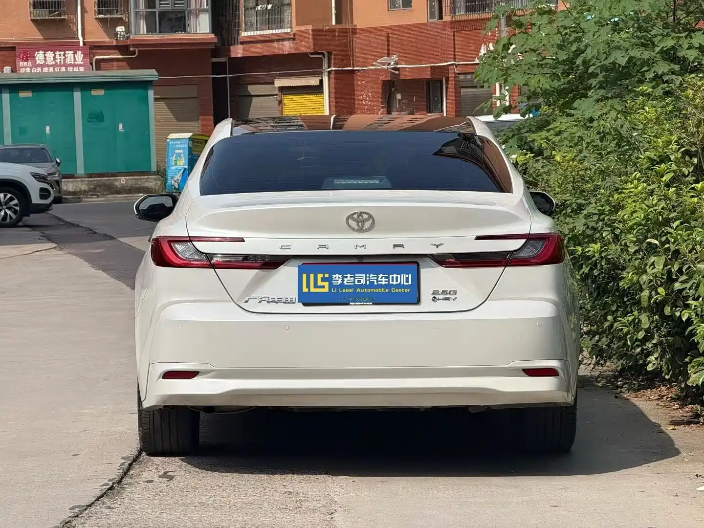 Фото 2 - Toyota Camry