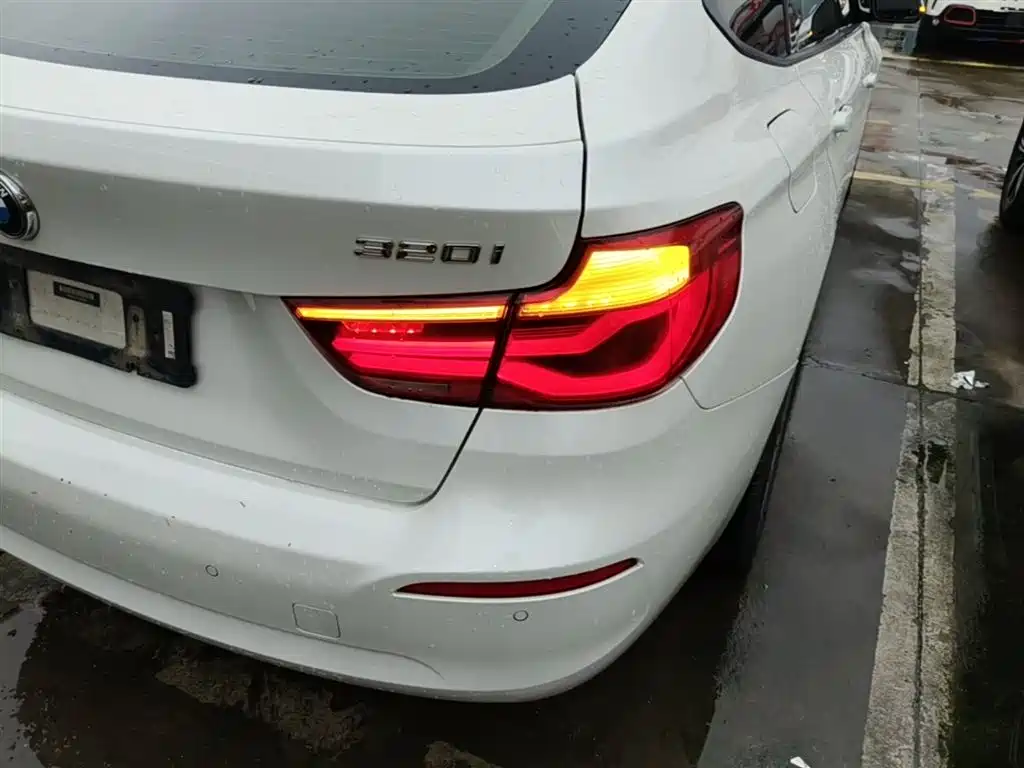 BMW 3 Series GT 2018 320i Fashion фото 8