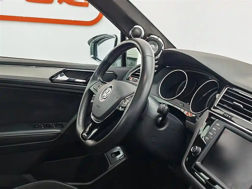 Volkswagen Tiguan L 2017 380TSI Automatic 4WD Luxury Edition фото 22