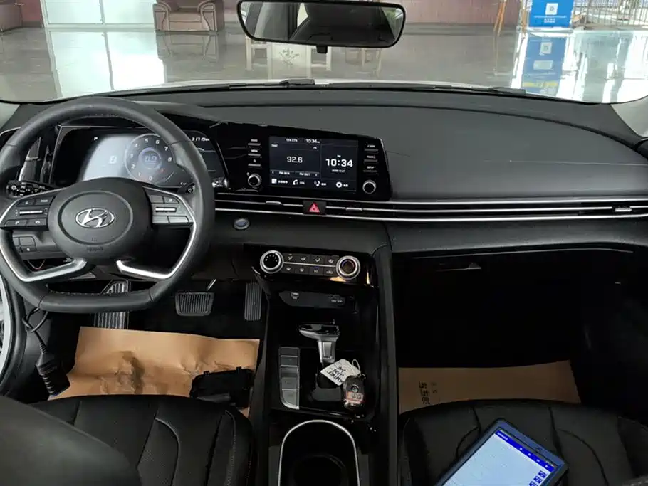 Hyundai Elantra 2021 1.5L CVT GLX Elite Edition фото 12