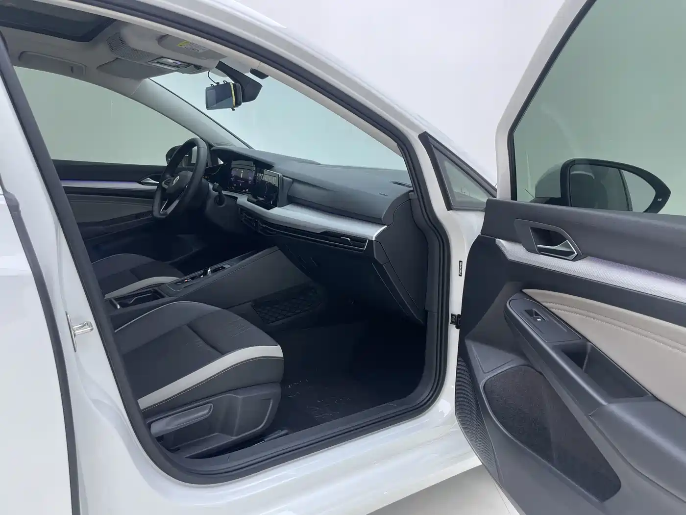 Volkswagen Golf 2023 280TSI DSG Pro фото 26