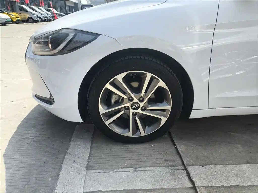 Hyundai Elantra 2016 Model 1.6L Automatic Smart Elite фото 24