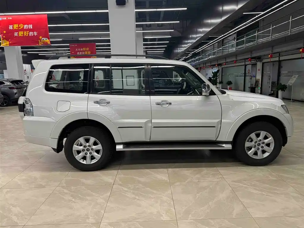 Mitsubishi Pajero (Import) 2020 3.0L Automatic Standard Edition фото 3