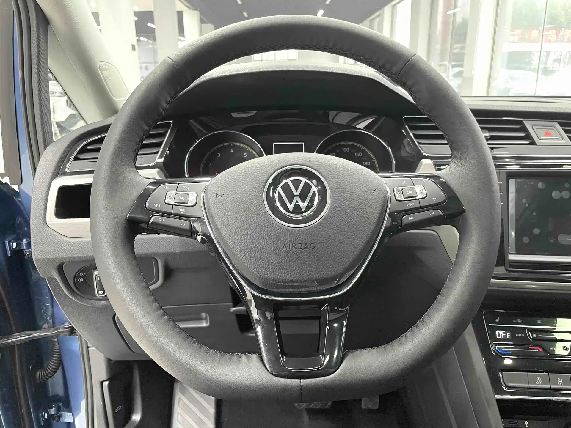 Photo 8 - Volkswagen Touran