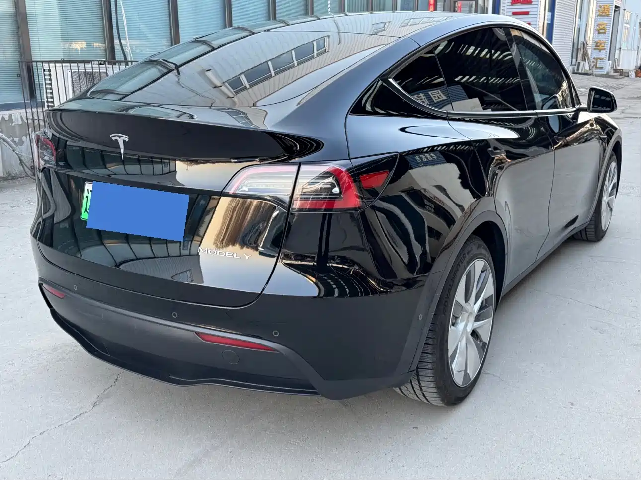 TESLA MODEL Y