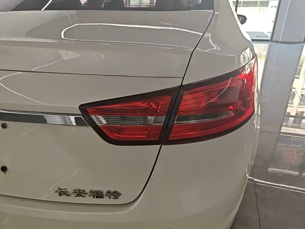 Ford Escort 2015 2015 1.5L Automatic Fashion