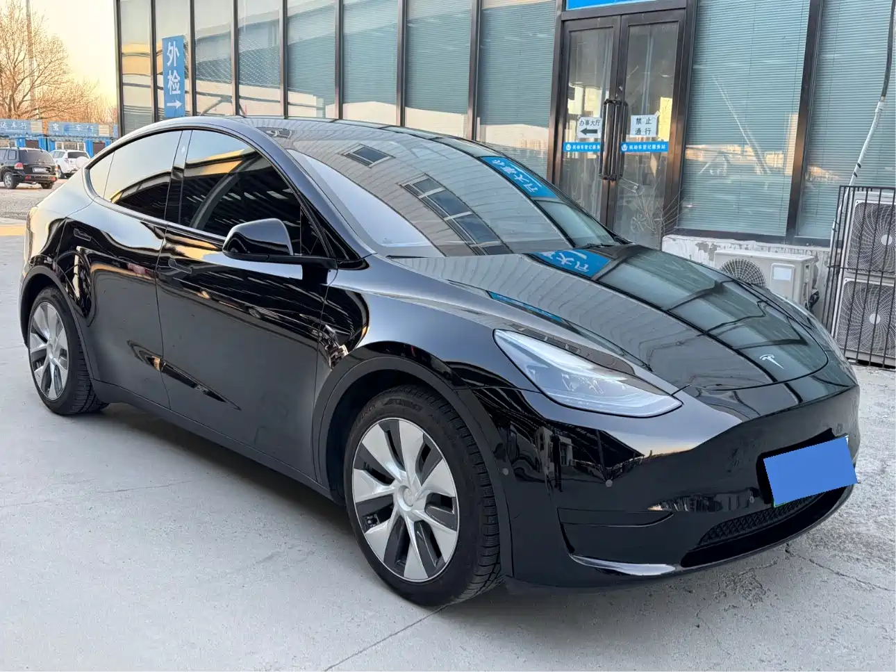 TESLA MODEL Y