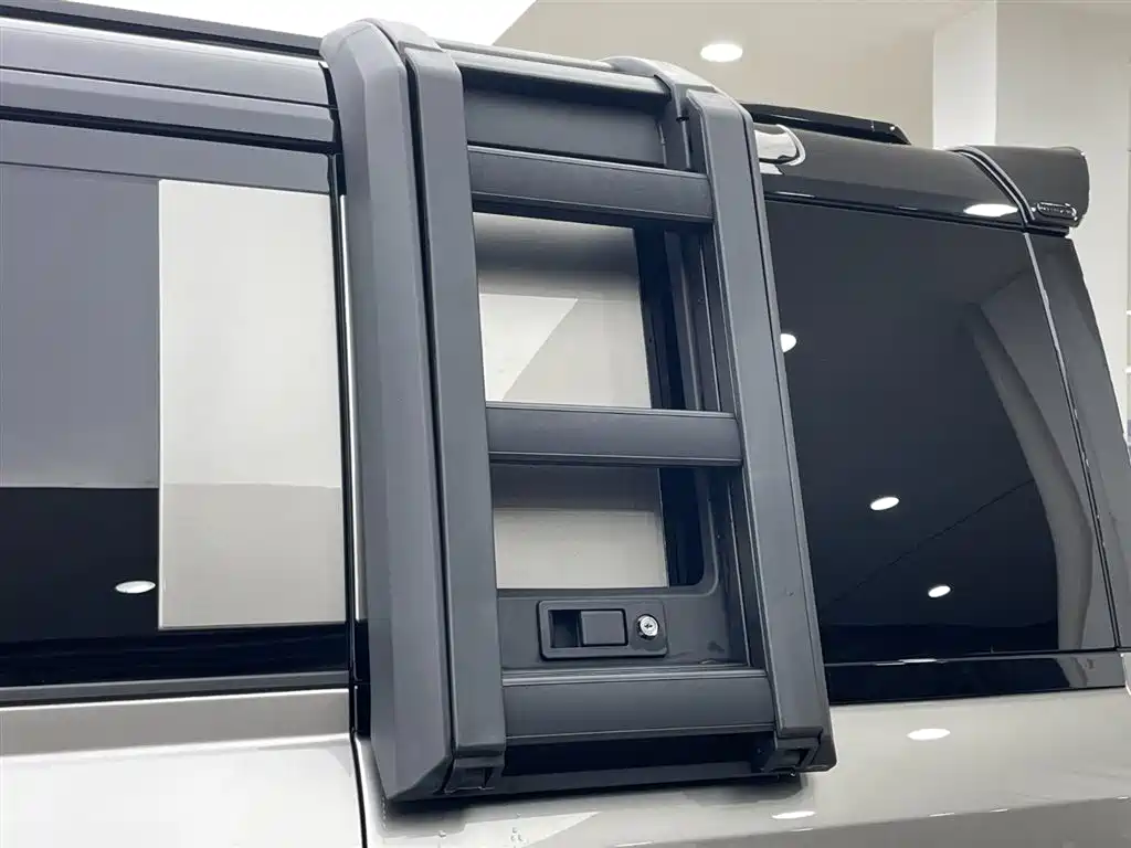 LAND ROVER GUARD