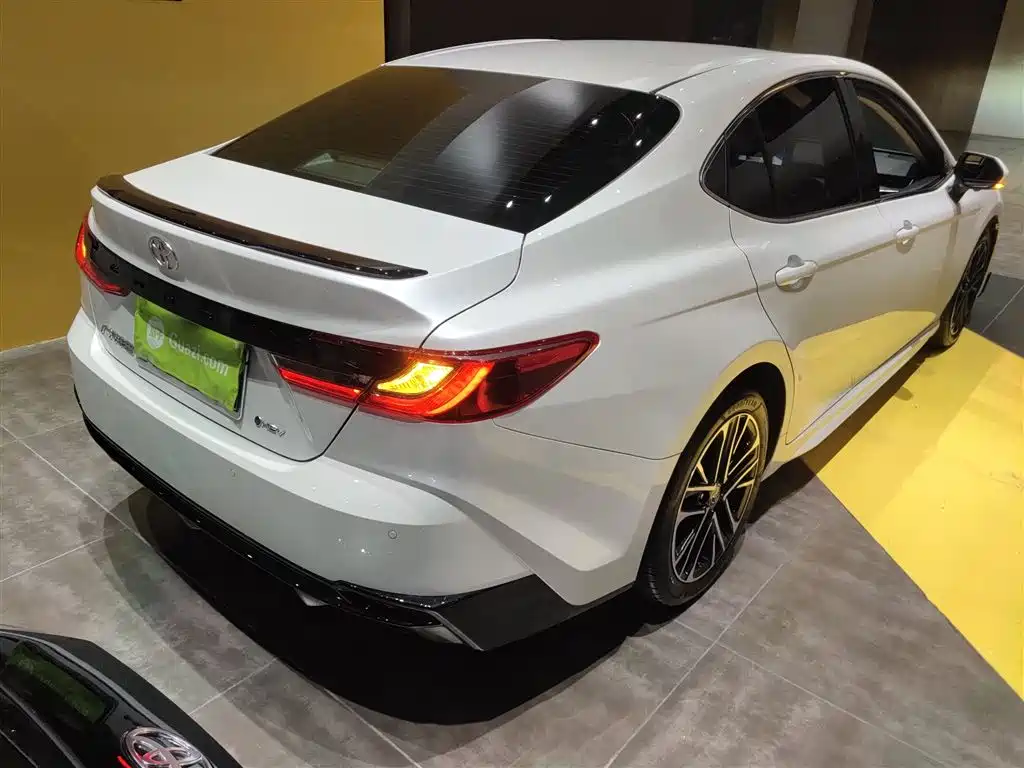 Toyota Camry 2026 Hybrid 2.0HSE Sport Lite Edition фото 8