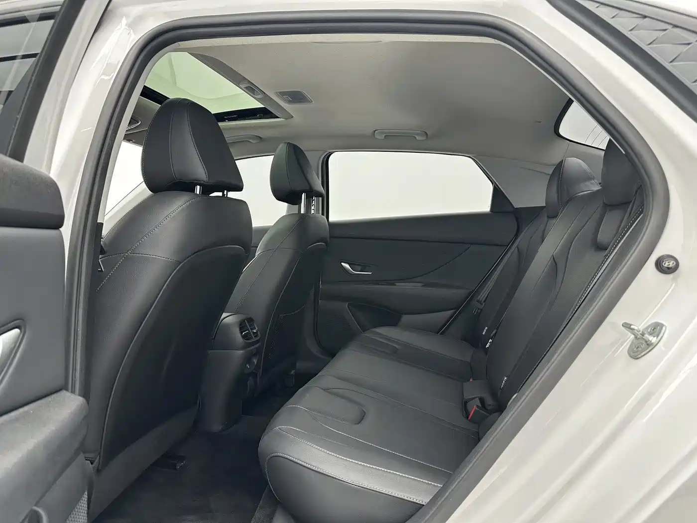 Hyundai Elantra 2023 1.5L CVT GLX Elite Edition фото 6
