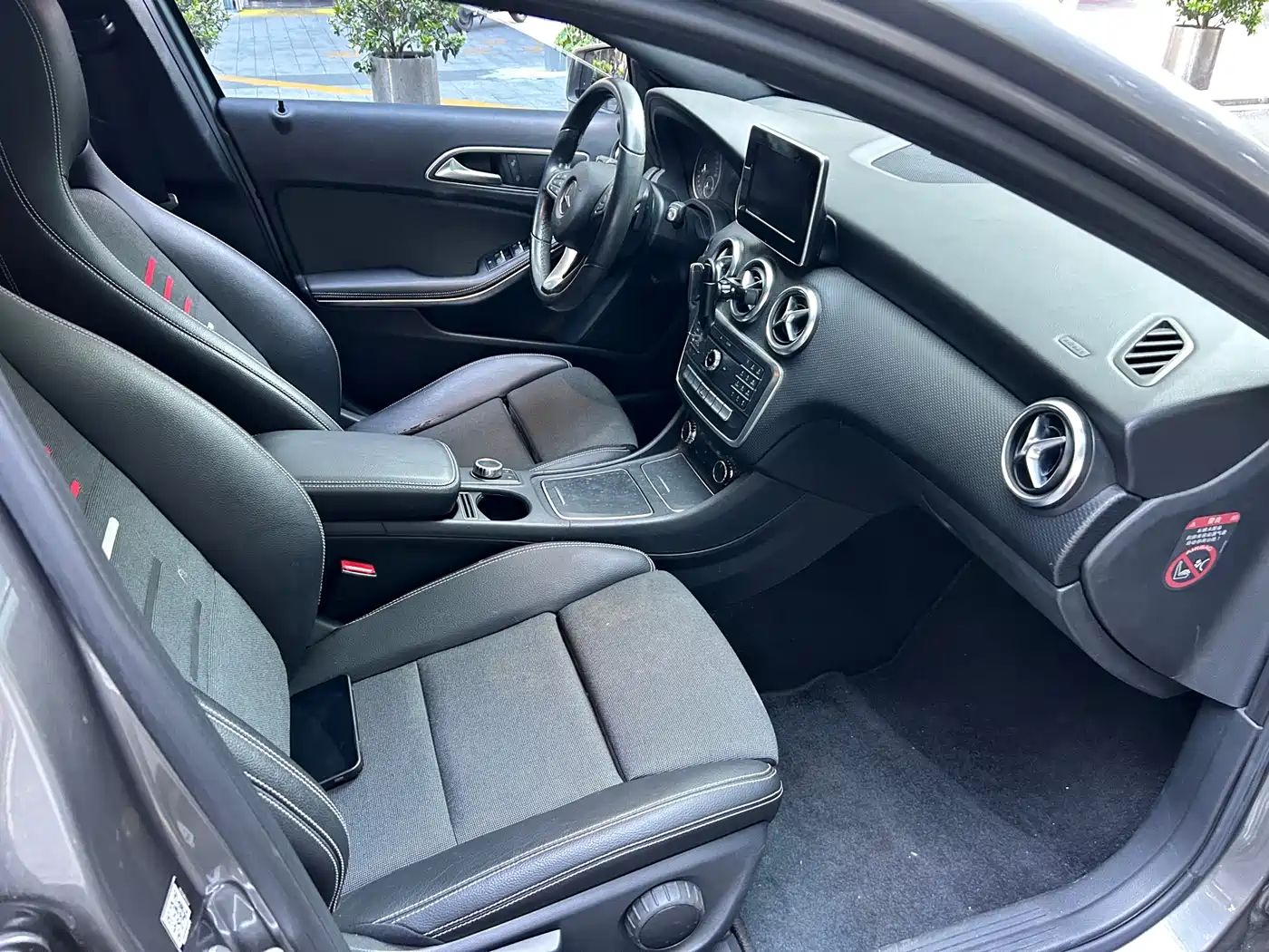 Mercedes-Benz A-Class (Import) 2016 A 200 Dynamic фото 8
