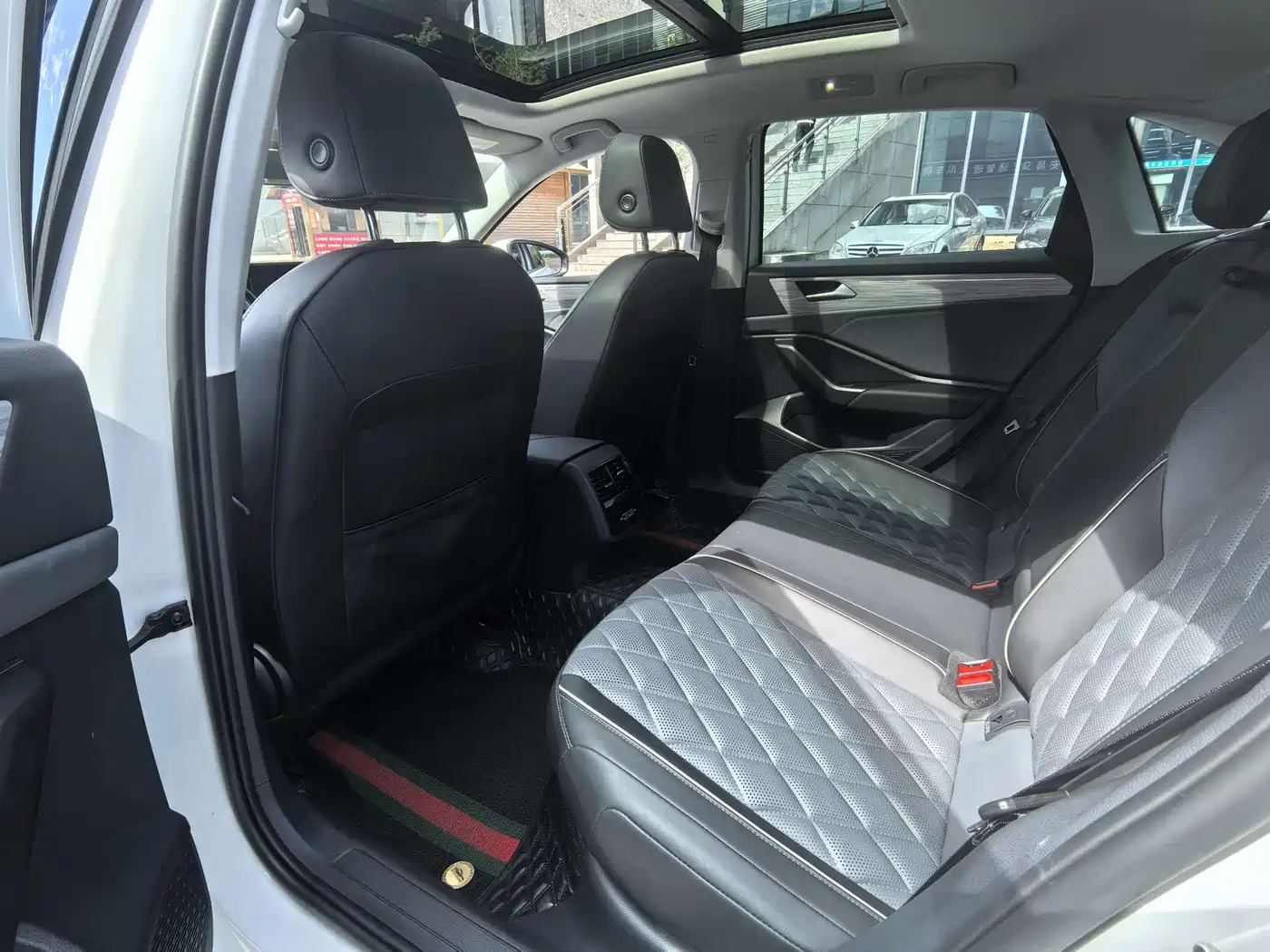 Volkswagen Sagitar 2023 300TSI DSG Surpassing Edition фото 13
