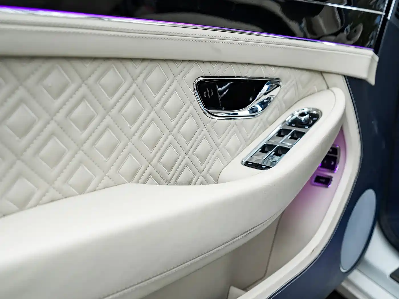 Bentley Continental 2019 6.0T GT W12 Convertible фото 10