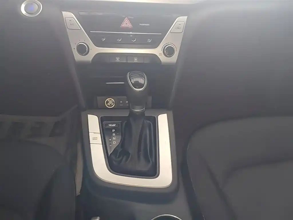 Hyundai Elantra 2016 Model 1.6L Automatic Smart Elite фото 14