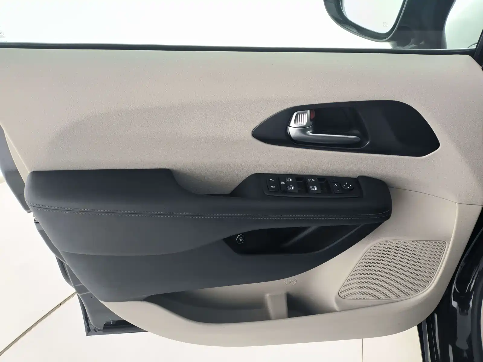 Фото 10 - Chrysler Pacifica PHEV