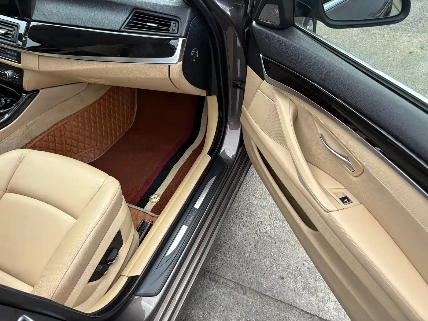BMW 5 Series 2013 525Li Leadership фото 13