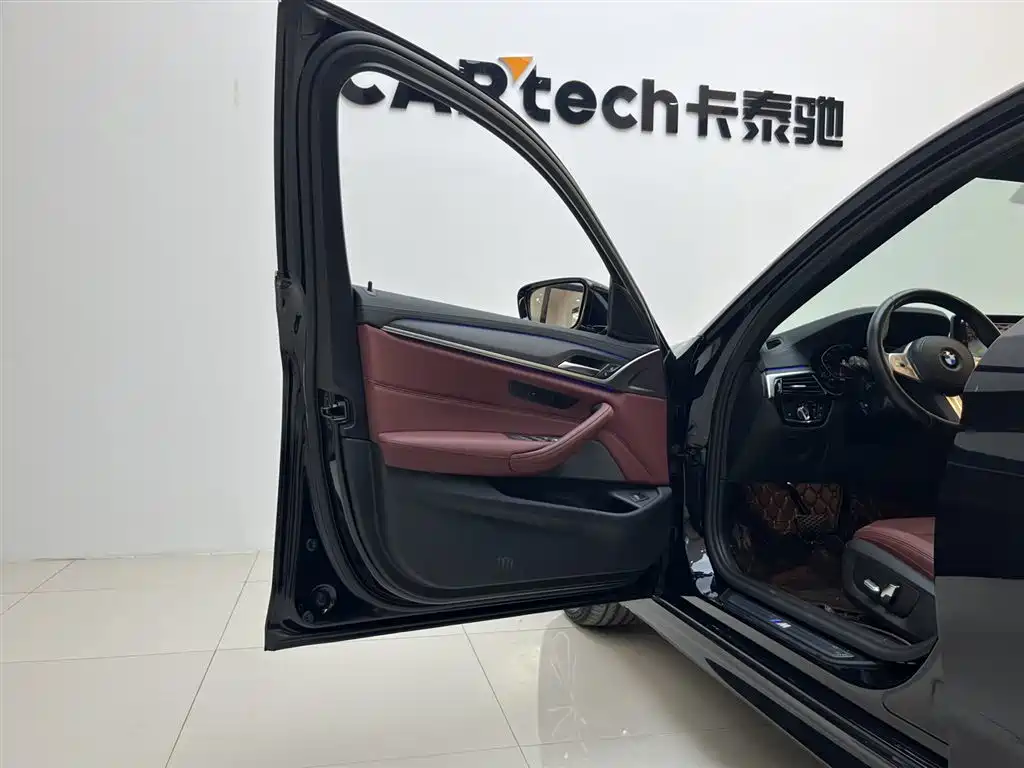 BMW 5 Series 2022 530Li Leading M Sport Package фото 12