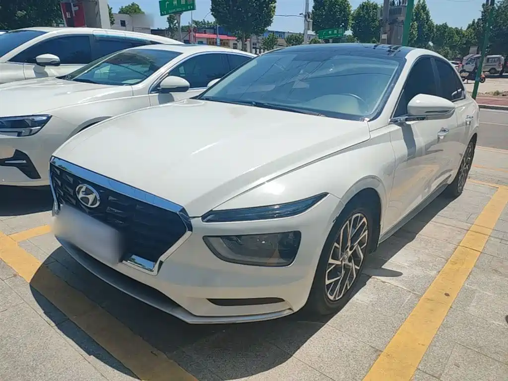 Hyundai Mistra 2021 1.8L CVT GLX Elite
