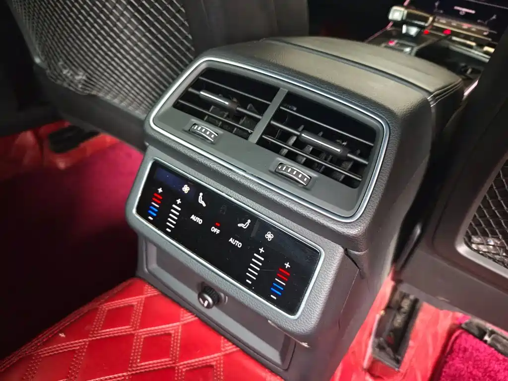 Фото 10 - Audi A6L