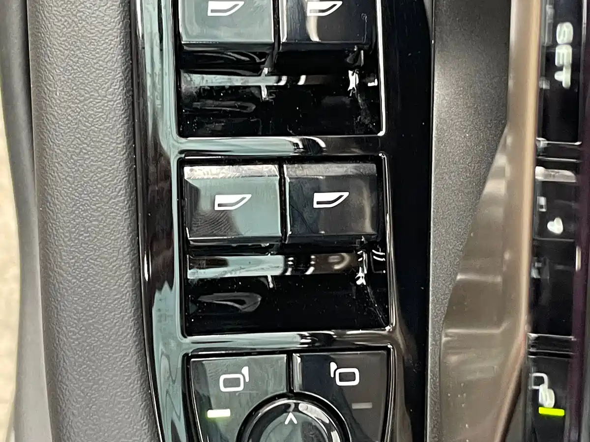 BMW 5 Series 2026 530Li Exclusive M Sport Package фото 6