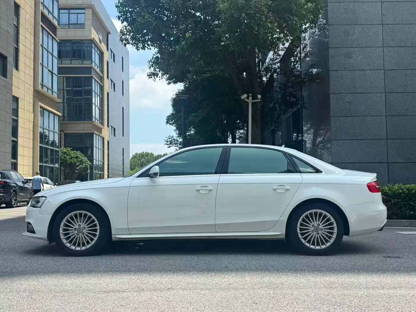 Фото 3 - Audi A4L