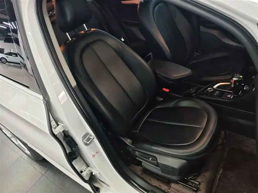 BMW 2 Series Touring 2016 218i Leading фото 25
