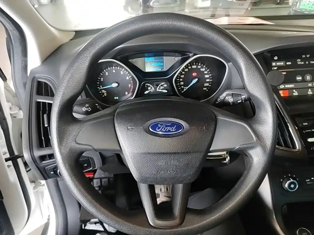 Фото 11 - Ford Focus