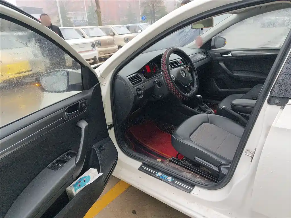 Volkswagen Santana 2016 1.6L Automatic Comfort Edition фото 12